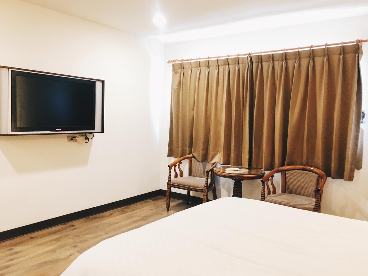 Hua Tai Hotel Hsinchu City Exterior photo
